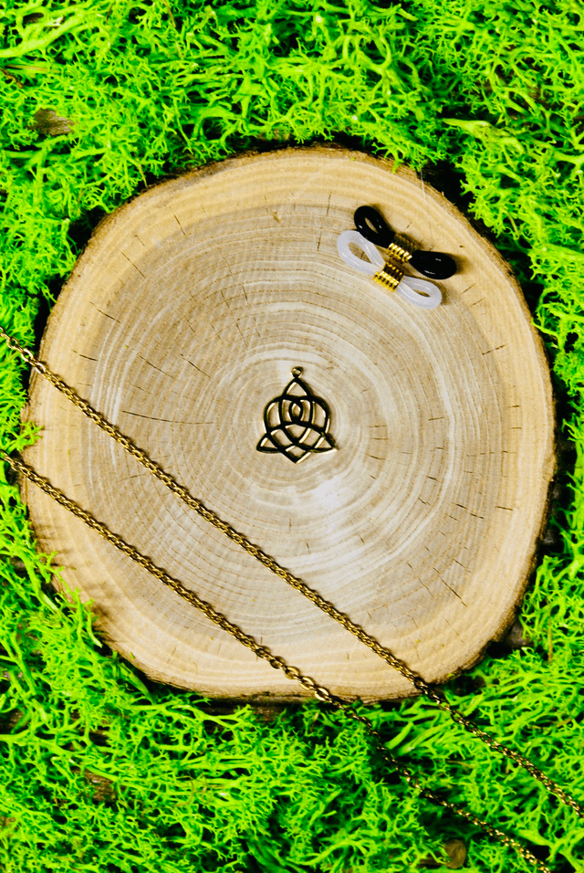 Chaine de lunettes intemporelle dorée personnalisée Coeur triquetra